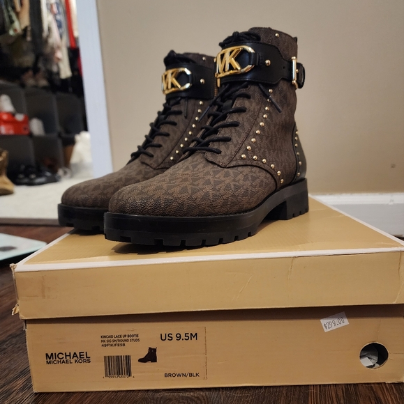 Michael Kors Kincaid Lace-up Booties - Picture 4 of 5